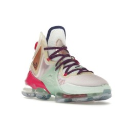 Nike LeBron 19 - Construction Robuste pour Matchs de Basketball Professionnels